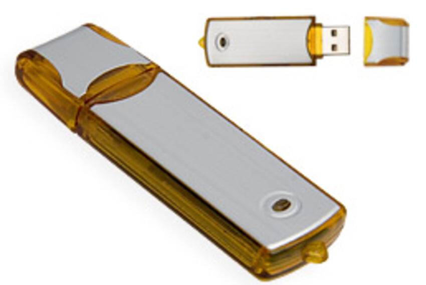 USB Promotion - Clé USB - plastique translucide et fini argent brossé F-008